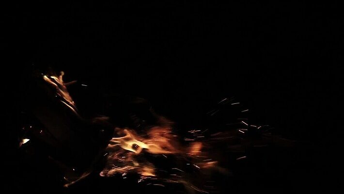 전통 문화 호수 여행 백그라운드 오렌지 불꽃 한국 따뜻함 사람없음 야외 목재 빨간색 빛 노란색 검은색 어둠 새벽 공연 에너지 달 뜨거움 야간 저녁 장작 모닥불 바비큐 가득함 벽난로 매움 숯 1월 내추럴 화상 MP4 해외동영상 클립영상 자연요소 나무 아시아 음식 컬러 과일 재료 불 이벤트 날짜 맛 상처 동영상 파일형식