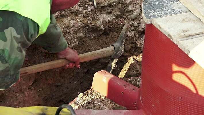 직업 산업 도로 지구 모래 포즈 건축양식 노동자 사람없음 건물 파란색 노란색 힘 기계 흙 장비 건설현장 업무 바퀴 땅 불도저 굴착기 삽 발굴 국자 트랙터 짐차 지하 무거움 땅파기 의무 채석 1인칭시점 4K HD MP4 해외동영상 클립영상 건축물 시선 건축 길 컬러 교통시설 자동차 주방용품 건설업 작업 중장비 무게 농기계 특수차량 동영상 파일형식
