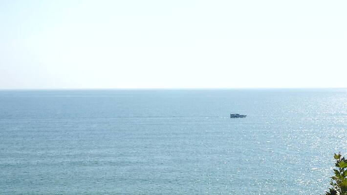 라이프스타일 스포츠 바다 여행 백그라운드 요트 모션 자연 하늘 바람 휴가 항해 사람없음 야외 목재 초록색 물 파란색 평화 일몰 낭만 자유 흰색 보트 고급 작음 장면 느림 레가타 4K MOV 해외동영상 슬로모션 클립영상 자연요소 나무 컬러 컨셉 배_교통 재료 날씨 촬영기법 생활 노을 크기 생태계 동영상 파일형식