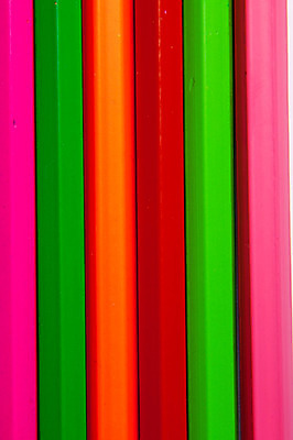 포토 JPG 해외이미지 분홍색 백그라운드 색연필 미술 사람없음 목재 빨간색 초록색 파란색 컬러풀 갈색 노란색 보라색 오브젝트 날카로움 스펙트럼 해외202004 해외포토 나무 컬러 재료 문화예술 학용품 파일형식