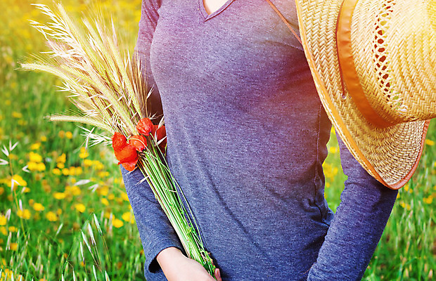 포토 JPG 해외이미지 여자 남자 꽃 밭 농업 자연 한명 사람 야외 신체부위 농작물 농장 들꽃 수확 추수 가을 농부 밀 밭일 성인남자한명만 해외202004 해외포토 식물 직업 1 계절 산업 곡류 생태계 남자한명만 성인남자만 파일형식