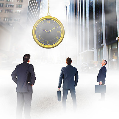 포토 JPG 해외이미지 백인 응시 남자 도로 시계 40대 중년 50대 생각 서류가방 비즈니스 넥타이 새로움 서기 성인 세명 30대 도시풍경 노란색 올려보기 흰색 관찰 잡기 도시 시간 비즈니스맨 바쁨 시티라이프 카운트다운 해외202004 해외포토 서양인 라이프스타일 시선 잡화 길 컬러 컨셉 가방 교통시설 모션 사람 풍경 장년 직장인 파일형식