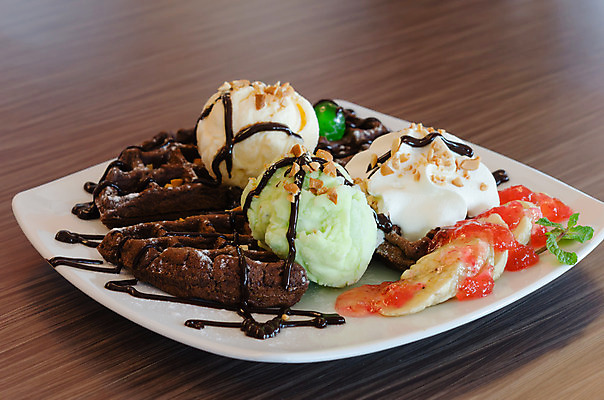 포토 JPG 해외이미지 음식 아이스크림 디저트 사람없음 컬러풀 갈색 초콜릿 흰색 달콤 크림 토핑 시럽 와플 페스츄리 해외202004 해외포토 빵 컬러 맛 파일형식