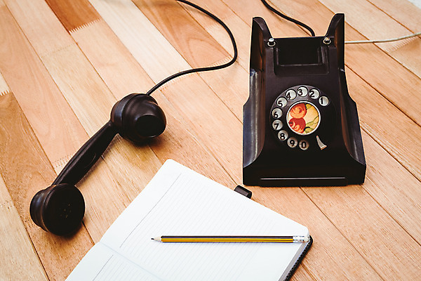 포토 JPG 해외이미지 행복 백그라운드 사람없음 숫자 연필 펜 다이어리 공책 골동품 클래식 전화기 오브젝트 수화기 복고 회전 다이얼 해외202004 해외포토 문자 감정 컨셉 문구용품 학용품 필기구 사무용품 파일형식