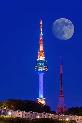 포토 JPG 해외이미지 아시아 건축양식 산 서울 한국 동양인 풍경 사람없음 강 도시풍경 반사 탑 달 도시 N 가득함 장면 스카이라인 남쪽 랜드마크 해외202004 해외포토 자연요소 건축물 알파벳 건축 나라 인종 방향 파일형식