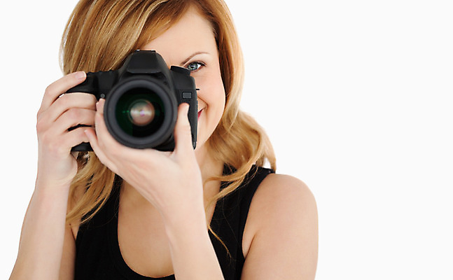 포토 JPG 해외이미지 백인 라이프스타일 여자 한명 들기 사람 상반신 성인 취미 앞모습 카메라 사진촬영 잡기 사진사 흰배경 해외202004 해외포토 서양인 1 뷰포인트 백그라운드 모션 생활 전자제품 촬영 흰색 작가 파일형식