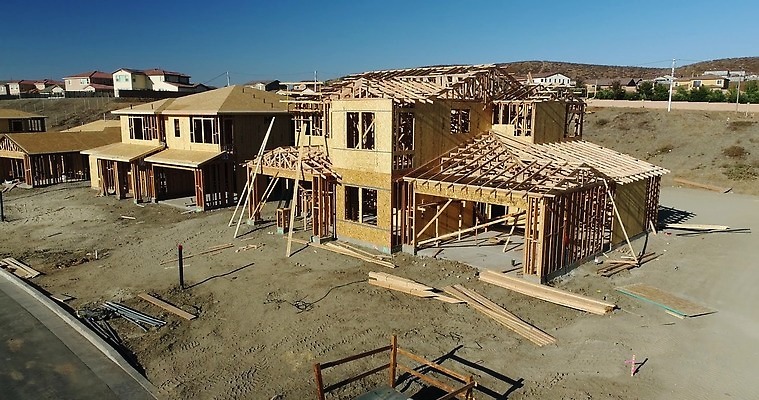 산업 부동산 새로움 주택 안테나 사람없음 건물 건설현장 땅 머리위 먼지 이웃 항공촬영 개발 4K MP4 해외동영상 클립영상 건축물 뷰포인트 컨셉 통신 건설업 재산 동영상 파일형식