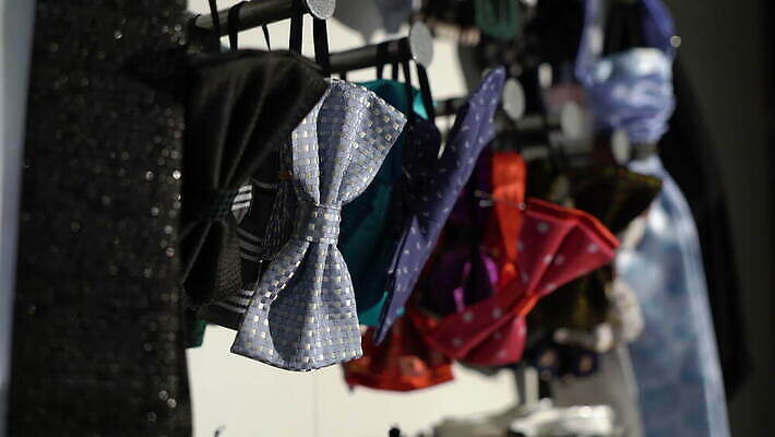 라이프스타일 디자인 옷 비즈니스 넥타이 정장 사람없음 컬러풀 유행 세일 상점 축제 수확 직물 시장 클래식 고급 우아함 선택 구매 상품 실크 수집 고객 묘사 활 복고 목 소매 제비 매각 부티크 엘리먼트 정중 핸드메이드 스타일 많음 4K MOV 해외동영상 클립영상 잡화 컬러 컨셉 농업 조류 생활 신체부위 쇼핑 동영상 파일형식