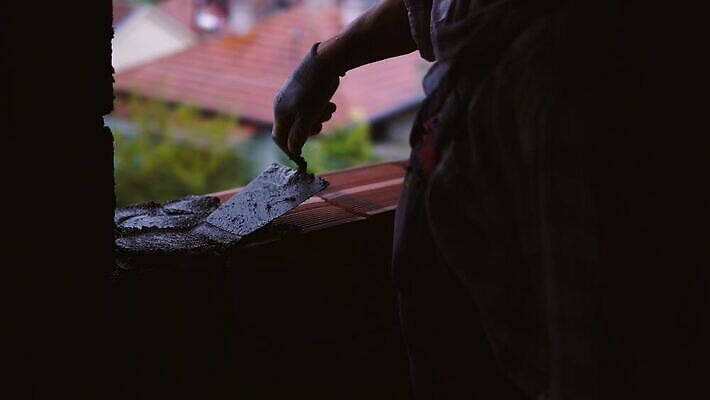 손 산업 벽돌 노동자 주택 블록 장비 엔지니어 칼 수리 땅 시멘트 층 공예가 복원 석공 재주꾼 4K MP4 해외동영상 클립영상 직업 건물 신체부위 기술자 동영상 파일형식