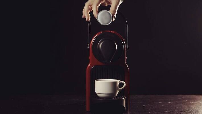 커피 음료 아침 콩 주택 사람없음 컵 갈색 금속 주방 어둠 기계 이탈리아 거품 카페 원두 신선 뜨거움 붓기 아침식사 가루 가득함 크림 오브젝트 만들기 아로마 부드러움 카푸치노 에스프레소 단절 더블 라떼 모카 아라비카 양조 자동 철강 카페인 4K MOV 해외동영상 클립영상 주간 식기 유럽 컬러 모션 재질 곡류 건물 상점 식사 감각 동영상 파일형식