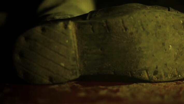 남자 휴가 바닥 표정 성인 사람없음 문 어둠 놀람 고통 할로윈 축하 죽음 혈액 호흡 먹이 무서움 공포 지하 살인 거짓말 고문 살인범 악몽 피해자 헬프 호러 소름 MOV 해외동영상 클립영상 감정 컨셉 사람 피해 도움 범죄 동영상 파일형식