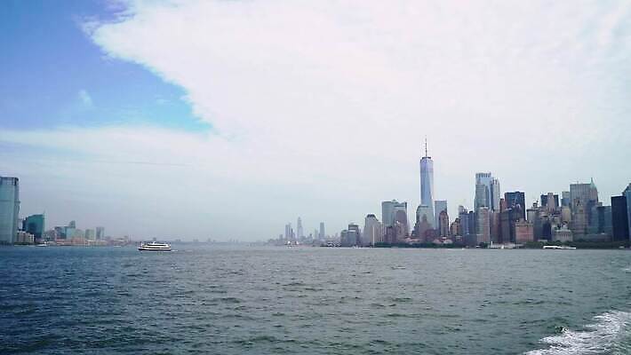 여행 비즈니스 건축양식 하늘 새로움 항해 파노라마 풍경 사람없음 건물 물 금융 파란색 강 도시풍경 사무실 여행객 탑 항구 고층빌딩 미국 도시 도심 뉴욕 지역 방문 대도시 스카이라인 맨해튼 랜드마크 저지 허드슨강 4K MOV 해외동영상 클립영상 자연요소 건축물 건축 컬러 컨셉 북아메리카 배_교통 교통시설 촬영기법 사람 빌딩 경제 동영상 파일형식