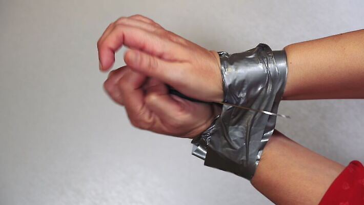 손 백그라운드 스트레스 자유 잡기 범죄 은색 무서움 오브젝트 팔 격파 노예 무료 어려움 제어 죄수 착취 피해자 4K MOV 해외동영상 클립영상 감정 컬러 컨셉 모션 사람 신체부위 피해 동영상 파일형식