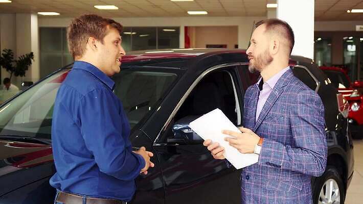 남자 셔츠 돈 2 의자 비즈니스 바지 자동차 전등 새로움 수염 정장 두명 파란색 세일 상점 재킷 거래 덮개 비즈니스맨 바퀴 선택 구매 토론 브레이크 손목시계 서비스 속도 만족 연료 가스 엔진 모터 디젤 완벽 자동 조언 대리인 4K MOV 해외동영상 클립영상 옷 감정 육상교통 시계 컬러 가구 컨셉 상의 장신구 하의 조명 사람 쇼핑 외투 뚜껑 직장인 재산 동영상 파일형식