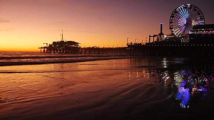 공원 실루엣 파도 상징 여행 백그라운드 조류 전등 조명 해변 사람없음 여름 빛 컬러풀 항구 보라색 미국 일몰 새벽 활발 꿈 수확 램프 판넬 바퀴 혼합 복고 윤곽 캘리포니아 빛망울 로스앤젤레스 강렬 랜드마크 스플래쉬 카피스페이스 4K 산타모니카 MP4 해외동영상 클립영상 자연요소 동물 계절 공공시설 바다 컬러 컨셉 북아메리카 농업 교통시설 촬영기법 노을 공백 동영상 파일형식