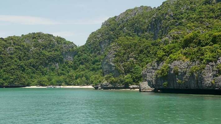 공원 아시아 바다 섬 여행 백그라운드 태국 휴가 열대 산 파노라마 풍경 사람없음 초록색 물 여름 파란색 여행객 맑음 놀람 전원 만 숲 열대우림 언덕 암초 석호 내추럴 가죽끈 이국적 전국 터키석 파라다이스 4K MP4 해외동영상 클립영상 자연요소 계절 공공시설 감정 나라 컬러 날씨 촬영기법 표정 사람 끈 전기에너지 가죽 보석 동영상 파일형식