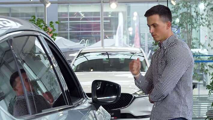 라이프스타일 행복 도로 여행 회사 교통시설 자동차 한명 금융 판매 세일 상점 운전 운전사 구매 가격 서비스 투자 딜러 소매 주인 보험 유지 대여 대출 렌탈 임대 소유 4K MOV 해외동영상 클립영상 직업 1 감정 길 육상교통 교통 비즈니스 모션 사람 생활 경제 쇼핑 시설 동영상 파일형식