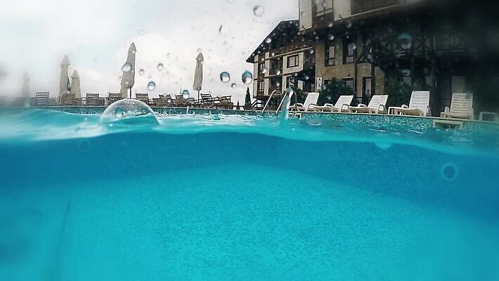 계절 물결 파도 바다 컬러 백그라운드 패턴 모션 자연 표면 날씨 수영장 사람없음 물 파란색 반사 환경 수중 수영 침묵 거품 젖음 연못 신선 원형 투명 액체 떨어짐 정상 시원함 빗방울 당구 순수 질감 웅덩이 폭풍 내추럴 잔물결 스플래쉬 MP4 해외동영상 클립영상 자연요소 도형 컨셉 무늬 구기 소리 수상스포츠 비_날씨 생태계 동영상 파일형식