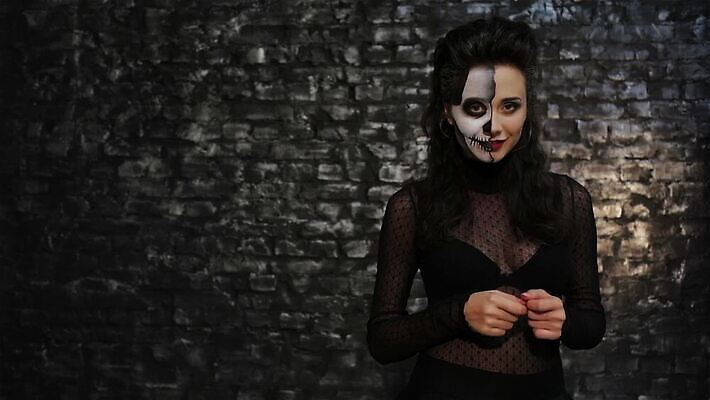 모자 전통 드레스 여자 얼굴 호박 휴가 기념 한명 미소 사람 빨간색 섹시 파티 검은색 어둠 할로윈 마술사 죽음 표현 야간 저녁 신비 무서움 악마 마녀 마법 10월 흡혈귀 나쁜 고딕 악몽 지옥 호러 MP4 해외동영상 클립영상 자연요소 1 잡화 옷 감정 컬러 컨셉 채소 표정 이벤트 신체부위 마술 날짜 공포 동영상 파일형식