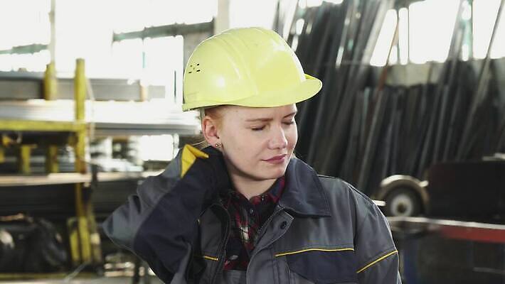 직업 감정 산업 유니폼 회사 비즈니스 공장 노동자 스트레스 피곤 한명 슬픔 화물 표현 작업 기술자 엔지니어 실패 제조 주식 종업원 창고 수납 긴장 소매 경영 우울증 위기 공급 4K MOV 해외동영상 클립영상 1 옷 컨셉 공업 사람 금융 운송업 좌절 질병 동영상 파일형식