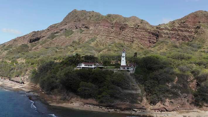 바다 섬 여행 건축양식 모션 자연 휴가 등대 안테나 풍경 사람없음 야외 건물 물 빛 탑 흰색 하와이 분화구 드론 랜드마크 옛날 조감도 4K MOV 해외동영상 클립영상 자연요소 건축물 건축 컬러 통신 미국 생태계 화산 동영상 파일형식
