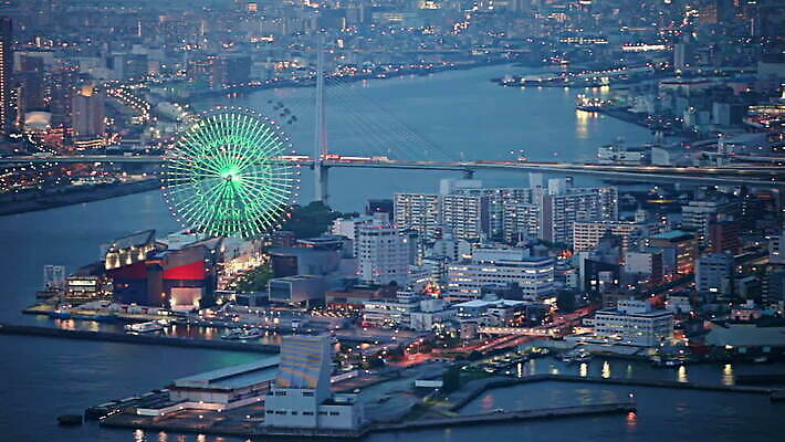 산업 아시아 바다 교통시설 파노라마 풍경 사람없음 건물 금융 도시풍경 탑 항구 일본 고층빌딩 어둠 황혼 새벽 관찰 도시 만 고속도로 도심 야간 저녁 책상 지역 포트 대도시 스카이라인 빛망울 랜드마크 오사카 조감도 유흥 MOV 해외동영상 클립영상 자연요소 건축물 나라 도로 가구 교통 모션 촬영기법 빌딩 경제 빛 일몰 시설 동영상 파일형식