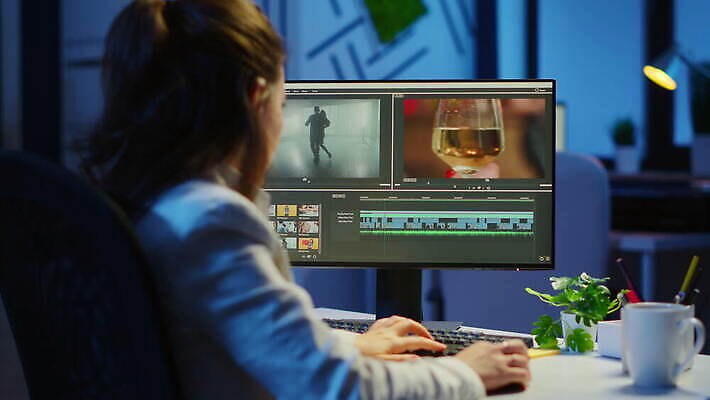 편집 직업 디자인 인터넷 비즈니스 사업가 노동자 직장 실내 피곤 창조 앉기 경사 사람없음 그래픽 컴퓨터 사무실 디지털 스크린 모니터 업무 작업 야간 디자이너 책상 예술가 업무과다 야근 동영상 그래픽디자이너 마감 소프트웨어 프리랜서 4K MOV 해외동영상 클립영상 자연요소 가구 컨셉 회사 모션 내부 전자제품 파일형식