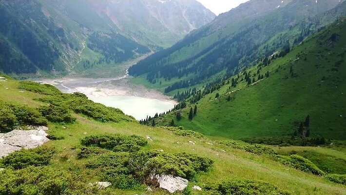 나무 계절 꽃 호수 여행 캐나다 자연 하늘 산 안테나 사람없음 야외 초록색 물 파란색 뷰티 반사 환경 힘 봄 숲 큼 스위스 내추럴 밴프 앨버타 전국 절정 카자흐스탄 터키석 4K 알마티 MP4 해외동영상 클립영상 자연요소 식물 유럽 아시아 컬러 북아메리카 통신 크기 보석 생태계 동영상 파일형식