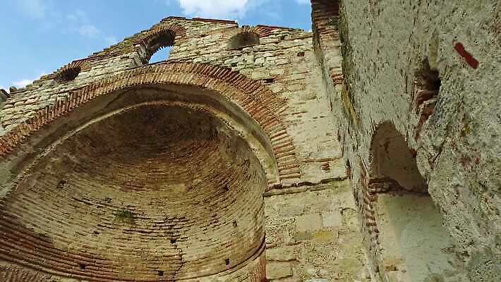 전통 외관 유럽 기독교 종교 벽 바다 여행 유적 건축양식 하늘 벽돌 사람없음 야외 건물 세계 성당 교회 여행객 검은색 도시 중세 역사 재산 성자 땅 폐허 타운 천연기념물 고고학 랜드마크 바실리카 불가리아 비잔틴 옛날 파멸 4K MP4 해외동영상 클립영상 건축물 교육 건축 나라 컬러 컨셉 종교건축 사람 금융 동영상 제국 파일형식 소멸 남유럽