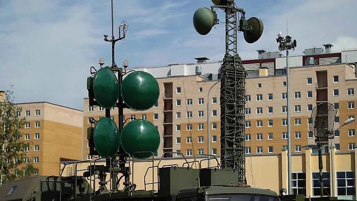 산업 파도 통신 모바일 세포 안테나 사람없음 우주 탑 힘 장비 인공위성 과학기술 네트워크 방어 전자레인지 역 보호 연결 접속 미사일 무선전화기 전화기 수화기 라디오 군용 신호 러시아 방송 전염 감시 시스템 육군 봉 짐차 병정 전송 러시아인 레이더 셀룰러 MOV 해외동영상 클립영상 서양인 건축물 유럽 바다 컨셉 교통시설 자동차 군대 기술 어류 전자제품 가전제품 레인지 질병 감염 동영상 파일형식