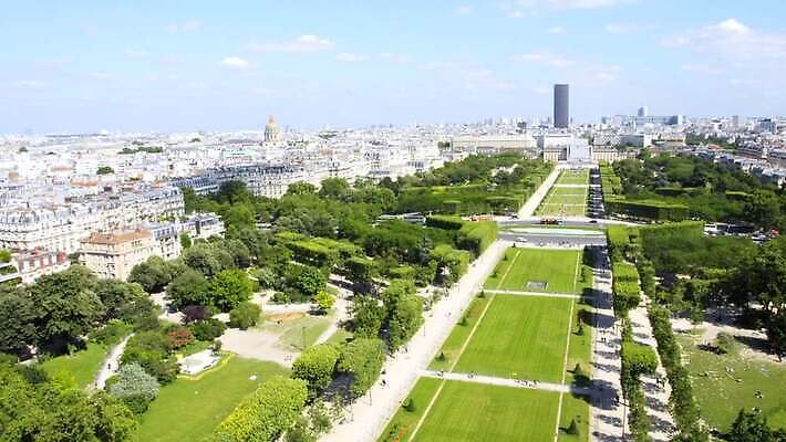 유럽 벽 여행 건축양식 유리 사람 사람없음 건물 여름 울타리 도시풍경 탑 금속 프랑스 도시 역사 심볼 프랑스어 랜드마크 수도권 파리(프랑스) 4K MP4 해외동영상 클립영상 문자 건축물 계절 건축 나라 재질 풍경 담장 지역 동영상 파일형식