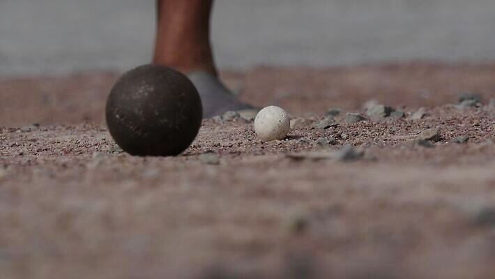 공원 유럽 스포츠 공 놀이 휴가 휴식 사람 취미 사람없음 야외 금속 경쟁 프랑스 게임 사발 닫기 마르세유 4K MP4 해외동영상 클립영상 공공시설 나라 컨셉 모션 재질 사기그릇 동영상 파일형식