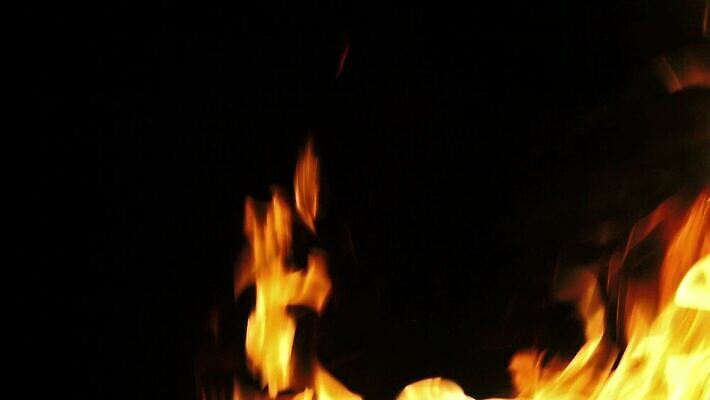 백그라운드 오렌지 모션 자연 벽지 불꽃 따뜻함 사람없음 빨간색 빛 노란색 검은색 힘 에너지 긴급 손전등 뜨거움 고리 더위 야간 위험 모닥불 사건 묘사 벽난로 질감 매움 화재 연료 파열 연소 엘리먼트 점화 지옥 진짜 화상 4K HD MP4 해외동영상 클립영상 자연요소 컬러 컨셉 과일 불 날씨 조명 맛 상처 생태계 동영상 파일형식