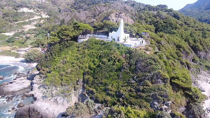 바다 섬 안테나 사람없음 교회 절벽 망토 그리스 암초 드론 헤드랜드 MOV 해외동영상 클립영상 유럽 통신 종교건축 건물 동영상 파일형식