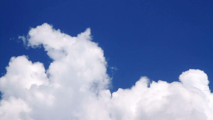 구름 계절 컬러 하늘색 백그라운드 밭 모션 자연 하늘 바람 날씨 안테나 사람없음 여름 파란색 빛 환경 맑음 흰색 분위기 큼 수분 폭풍 솜털 정의 그만 적란운 효과 HD 타임랩스 MOV 해외동영상 클립영상 자연요소 컨셉 농업 통신 촬영기법 크기 생태계 동영상 파일형식 구름_자연