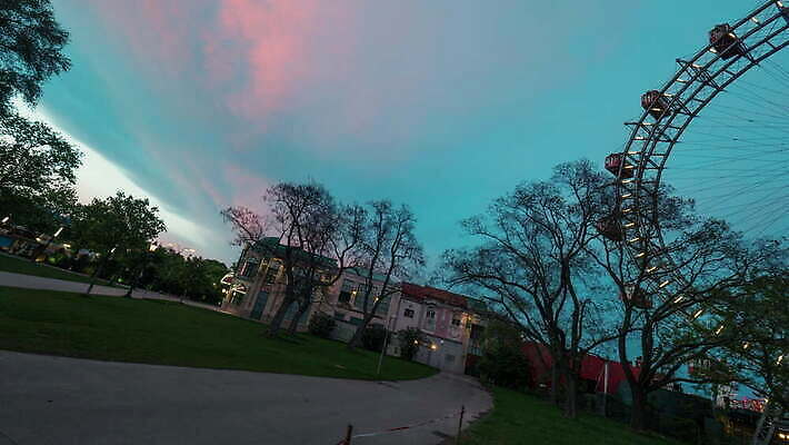 유럽 사람없음 황혼 관찰 도시 비엔나 오스트리아 야간 저녁 회전 회전목마 거인 빛망울 패닝샷 4K 타임랩스 MOV 해외동영상 클립영상 자연요소 나라 모션 촬영기법 빛 일몰 놀이기구 동영상 파일형식