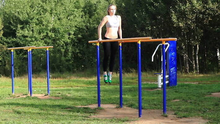 스포츠 밭 건강 사람 사람없음 운동 기차 바 유연 체조선수 체조 평행 곡예사 땅바닥 MOV 해외동영상 클립영상 직업 육상교통 농업 운동선수 대중교통 바닥 동영상 파일형식