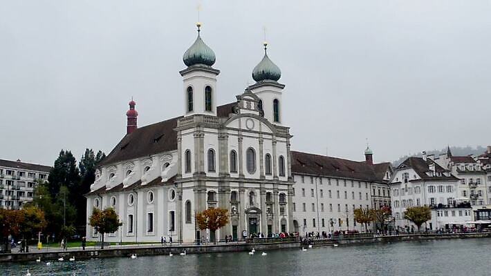 전통 유럽 종교 문화 조각 여행 건축양식 휴가 거리 주택 이야기 사람없음 건물 조각상 성당 교회 여행객 탑 골동품 도시 센터 중세 역사 심볼 타일 스위스 아치 복고 타운 천연기념물 베른 옛날 MOV 해외동영상 클립영상 건축물 건축 나라 종교건축 사람 조형물 동영상 파일형식