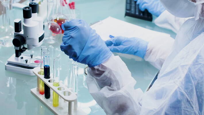 직업 산업 과학 2 노동자 현미경 실험 작업복 안전 컴퓨터 약 장비 업무 실험실 바이러스 제조 연구원 과학자 시설 생물학 전자 감염 공학 해결 조제 혁명 개발 돌봄 살균 4K MOV 해외동영상 클립영상 옷 교육 컨셉 의학 모션 실험기구 전자제품 작업 만들기 동영상 학자 파일형식