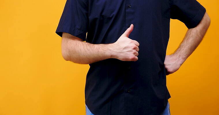 손 남자 백그라운드 컨셉 오렌지 비즈니스 통신 손가락 성공 손바닥 사람 손짓 노란색 디지털 스크린 엄지손가락 축하 최고 투명 큼 자르기 심볼 확인 사인 만족 오르기 긍정 쇼 몸통 팔 고립 승인 표현성 4K MOV 해외동영상 클립영상 감정 컬러 과일 모션 신체부위 크기 동영상 파일형식