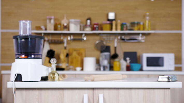 라이프스타일 컬러 가구 거실 의자 건축양식 창문 탁자 새로움 바닥 아파트 주택 실내 사람없음 내부 건물 장식 빛 인테리어 주방 식사 방 흰색 재산 플랫 고급 오븐 계산대 리빙 진짜 스타일 비어있는 4K MOV 해외동영상 클립영상 건축물 디자인 건축 생활용품 컨셉 생활 금융 가전제품 동영상 파일형식