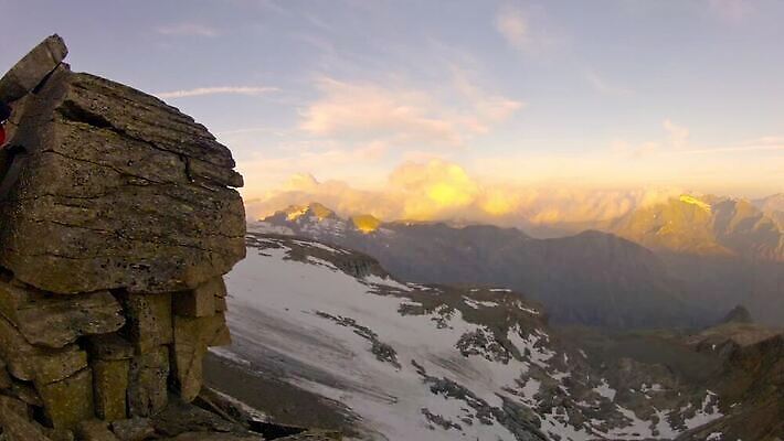 밧줄 스포츠 여행 포즈 겨울 배낭 자연 하늘 성공 산 사람없음 야외 얼음 등산 트래킹 하이킹 추위 탐험 프랑스 정상 위험 오르기 알프스 산악가 샤모니 역경 원정 절정 정복 필승 하이커 1인칭시점 MOV 해외동영상 클립영상 자연요소 시선 계절 유럽 줄 컨셉 가방 모션 레저 우승 생태계 동영상 파일형식