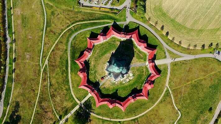 외관 별 기독교 종교 벽 여행 십자가 건축양식 안테나 사람없음 건물 초록색 교회 천주교 세계문화유산 역사 재산 체코 수도원 천연기념물 고딕 공화국 랜드마크 바로크 보헤미아 순례 순례자 옛날 특별함 모라비아 4K MP4 해외동영상 클립영상 자연요소 건축물 건축 유럽 나라 컬러 컨셉 통신 종교건축 금융 문화재 동영상 파일형식