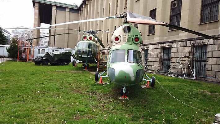 날개 비행기 설명 사람없음 풍차 수확 헬리콥터 공항 항공 박물관 군용 제트기 항공촬영 대패 소비에트 옛날 폭격기 4K MOV 해외동영상 클립영상 무기 뷰포인트 농업 항공교통 교통시설 모션 대중교통 군대 동영상 파일형식