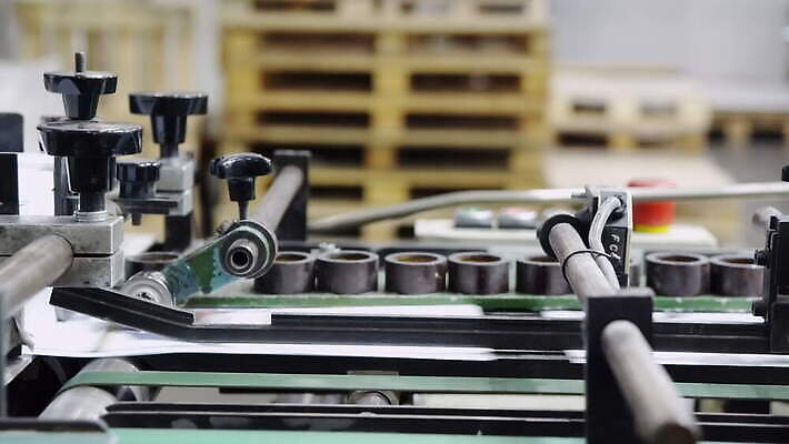 식물 디자인 산업 종이 선 컬러 비즈니스 공장 모션 주택 실내 사람없음 책 사무실 상점 디지털 기계 장비 벨트 도구 업무 판넬 작업실 신문 제조 잡지 인쇄 속도 순환 상업 롤 페이지 언론 공학 방법 조종장치 출판 컨베어밸트 4K 인트로 MOV 해외동영상 클립영상 잡화 교육 공업 내부 건물 간행물 작업 뉴스 동영상 파일형식