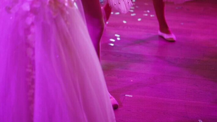 전통 스포츠 포즈 이동 미술 사람없음 콘서트 공연 연주자 댄서 춤 클래식 우아함 배우 극장 유연 발레 발레리나 예술가 발레복 쇼 체조 에어로빅 연극 단아함 아라베스크 MOV 해외동영상 클립영상 직업 옷 컨셉 문화예술 이벤트 운동 음악가 연예인 동영상 파일형식