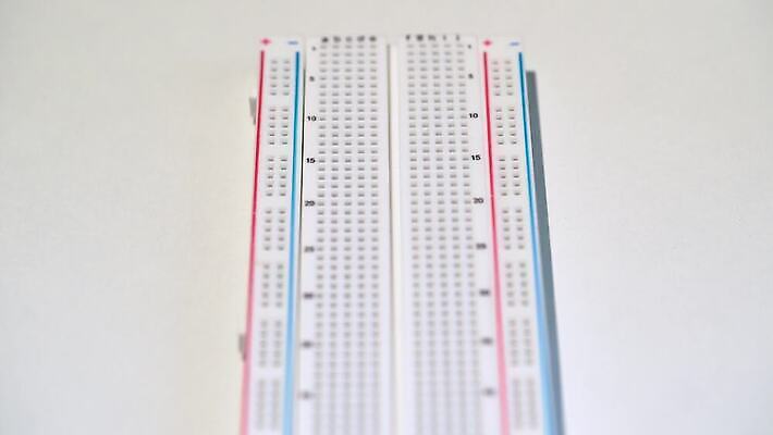 학생 교육 산업 빵 과학 백그라운드 사람없음 전자제품 컴퓨터 디지털 장비 흰색 엔지니어 실험실 플라스틱 천 순환 전자 공학 DIY 조립 개발 고립 미니 프로그래머 프로그래밍 프로젝트 하드웨어 4K MOV 해외동영상 클립영상 직업 음식 컬러 모션 재질 실험 취미 직물 작업 기술자 동영상 파일형식