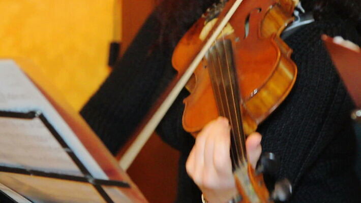 직업 줄 악기 음악 놀이 실내 미술 사람없음 목재 소리 콘서트 공연 음악가 기구 클래식 바이올린 예술가 첼로 바이올리니스트 오케스트라 교향곡 멜로디 뮤지컬 비올라 완벽 플레이어 MOV 해외동영상 클립영상 나무 컨셉 재료 현악기 문화예술 이벤트 내부 연주자 악단 동영상 파일형식 찰현악기