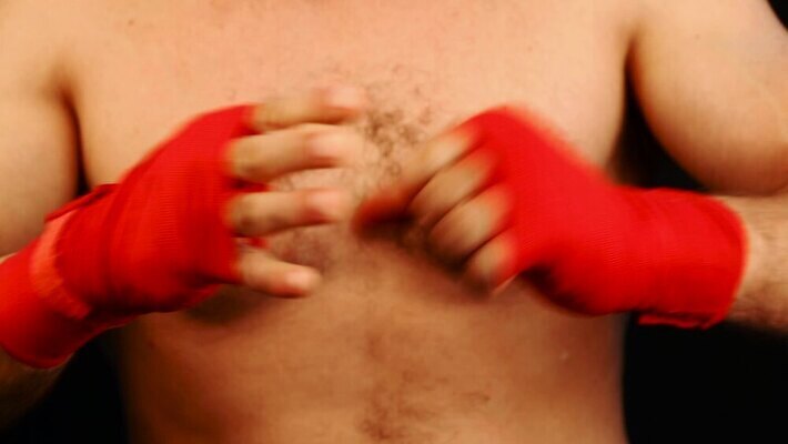 백인 1 손 스포츠 백그라운드 근육 탈의 안전 성인 빨간색 검은색 힘 권투 덮개 흰색 닫기 보호 손목 준비 싸움 근육질 각도 운동가 조이기 지원 포장소품 MOV 해외동영상 클립영상 서양인 컬러 컨셉 포장 모션 사람 신체부위 격투기 뚜껑 몸매 오브젝트 동영상 포장재료 파일형식