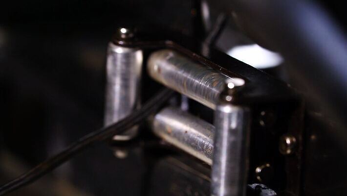 산업 도로 밧줄 여행 교통시설 자동차 취미 사람없음 금속 기계 장비 운전 화물 긴급 도움 바퀴 고리 당기기 실패 사건 고장 리프트 짐차 엔진 정비공 잭 기어 얼레 격파 대피 비포장도로 자동 지원 헬프 4K MOV 해외동영상 클립영상 레이스천 길 줄 육상교통 교통 컨셉 모션 재질 운송업 직물 기술자 좌절 시설 동영상 파일형식